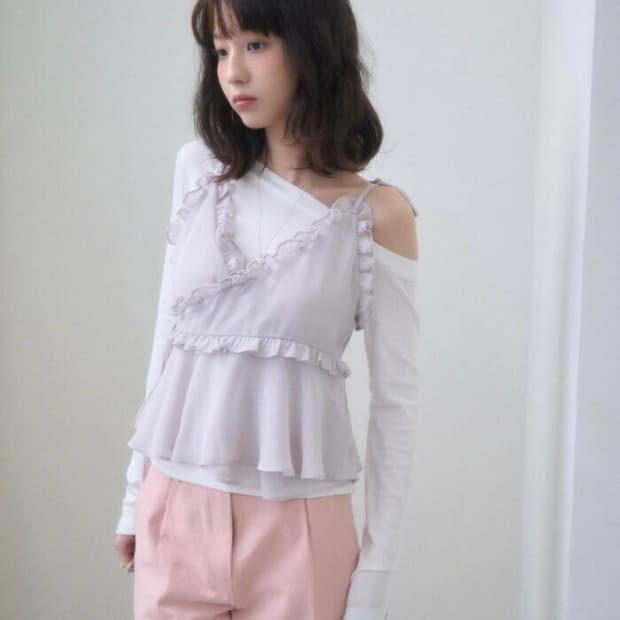어윗 로맨틱 프릴 블라우스