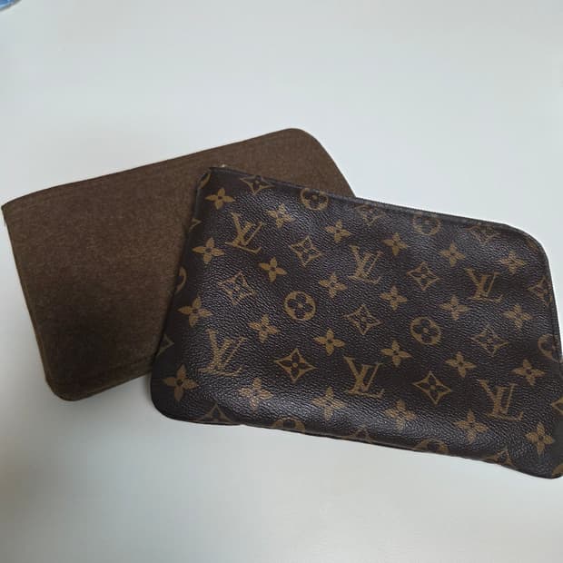 루이비통 에튀보야주 PM 감정서O