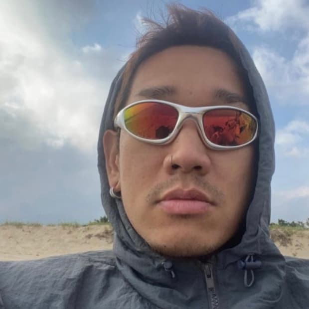 오클리 뉴스트레이트자켓 