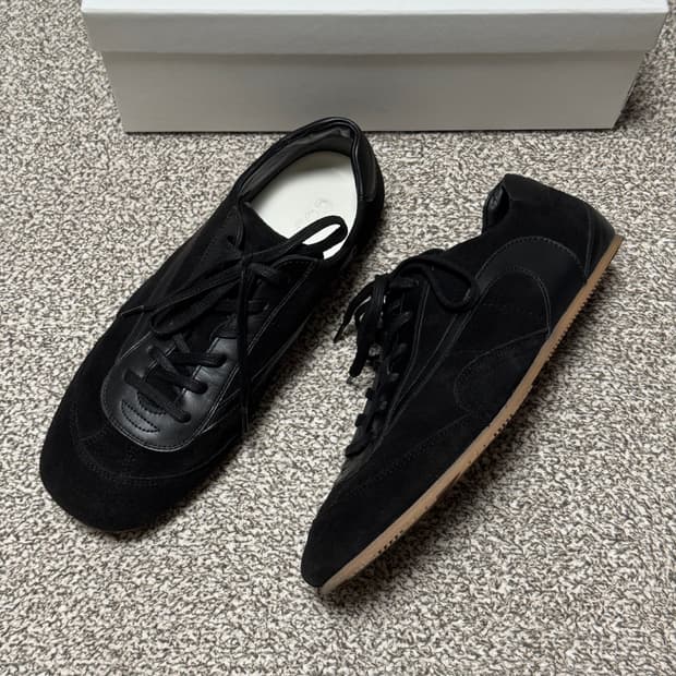 [43] COS 미니멀 스웨이드 트레이너