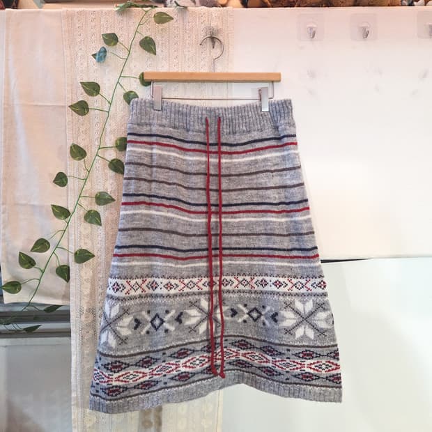 패턴 니트 미디 스커트