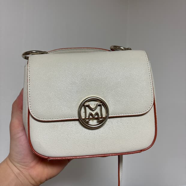 메트로시티 숄더백 화이트