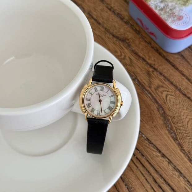 디올 쉘다이얼 cd버클 워치