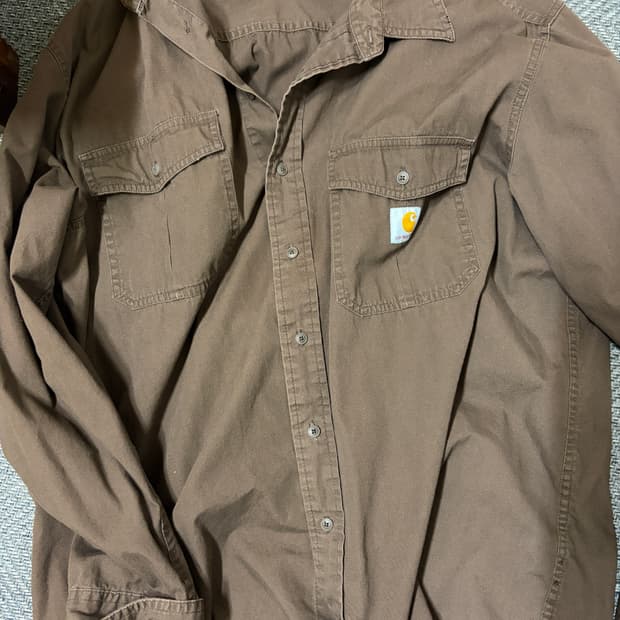 칼하트 브라운 셔츠