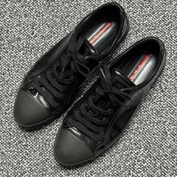 프라다 블랙 스니커즈