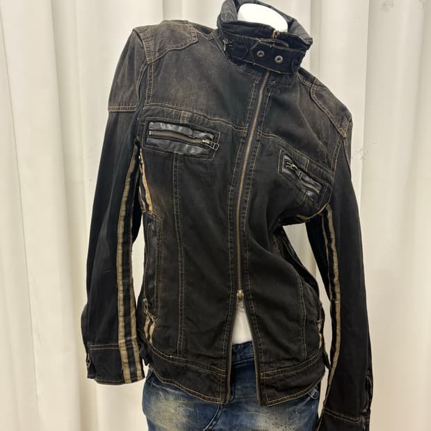 In the attic 데님자켓