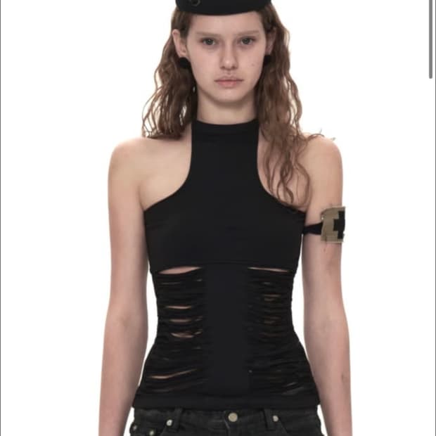 604서비스 FRINGED CUTTING HALTERNECK TOP 