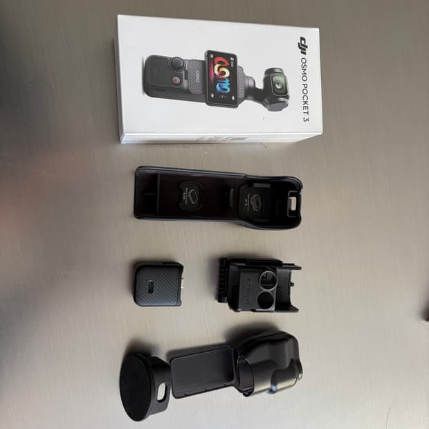 DJI 오즈모 포켓 3 판매합니다 (미개봉) 신품 (필수 악세사리 제공)