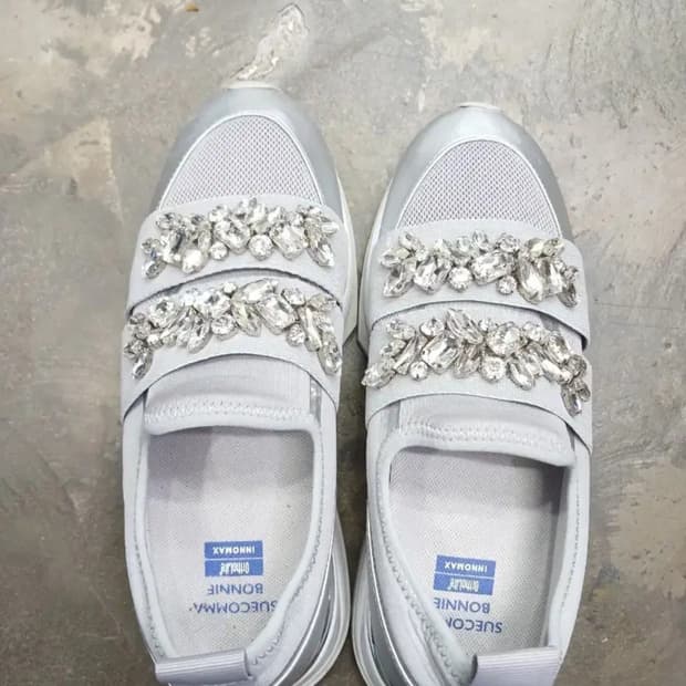 슈콤마보니 큐빅 장식 스니커즈