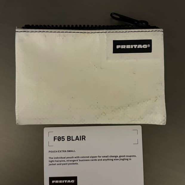 프라이탁 블레어 검흰