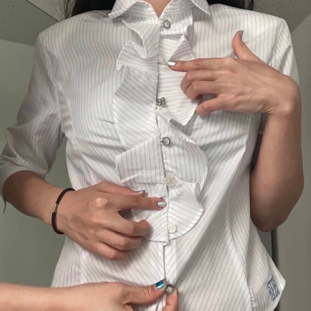 에옹쓰 프릴 셔츠