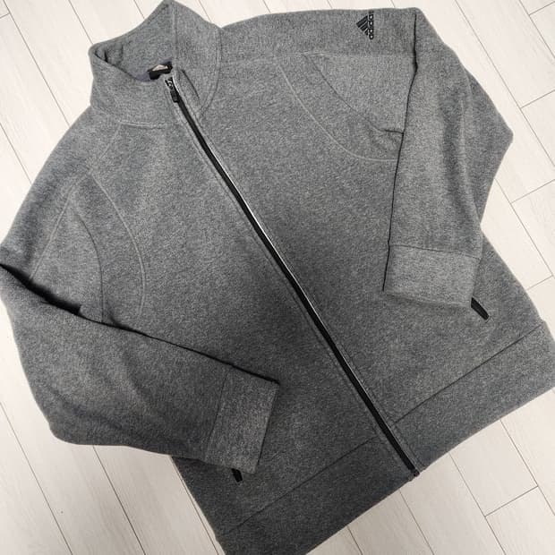 아디다스 기모 풀집업 그레이 115

사용감 외에 오염없이 깨끗해요^^
