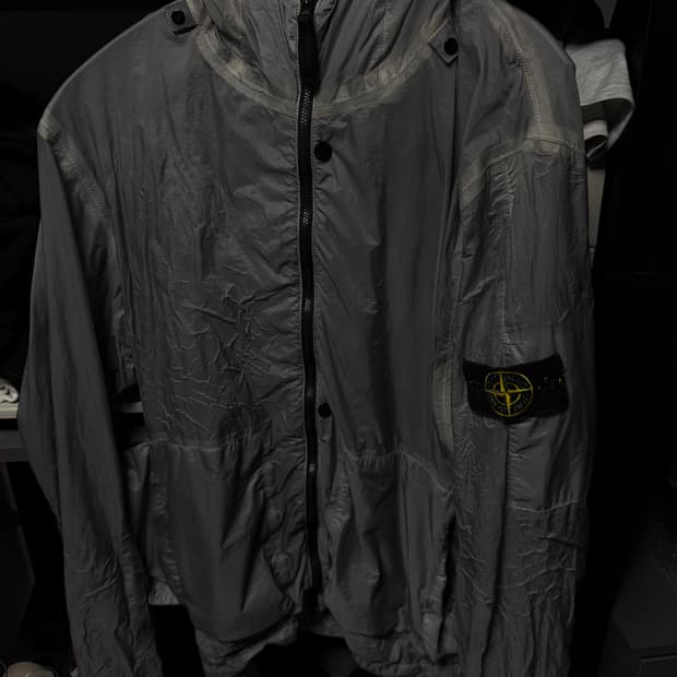 스톤아일랜드 바람막이 그레이