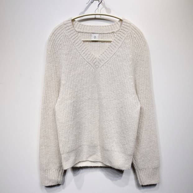 UMER 유메르 울 알파카 브이넥 니트