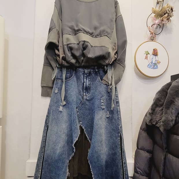 더일마 리본 맨투맨. 유니크데님스커트