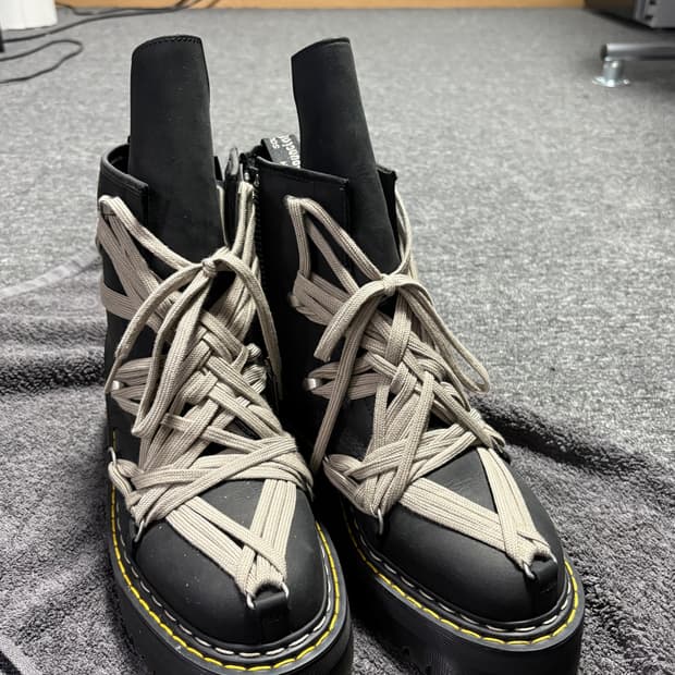 닥터마틴 x 릭 오웬스 1460 쿼드 솔 메가 레이스 부츠 블랙