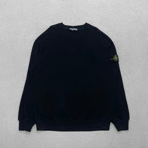 스톤아일랜드 와펜 패치 크루넥 맨투맨 블랙