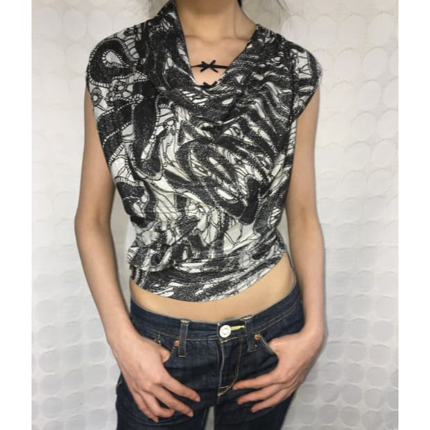 비비안 웨스트우드 드레이프 넥 슬리브리스 탑