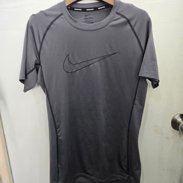 100,L )) NIKE PRO 나이키 프로 반팔티셔츠! 달라붙는 핏!