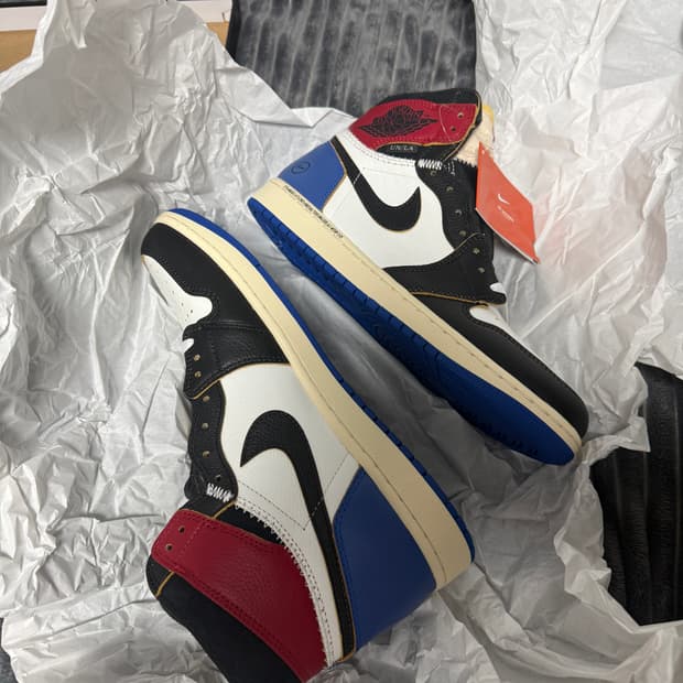 튠 당첨 제품 조던1x프라그먼트x유니온LA 블랙앤바시티레드 285사이즈