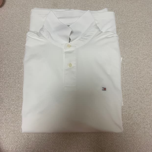 타미힐피거 화이트 반팔카라티 110 