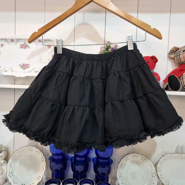 검정색 프릴 캉캉 스커트