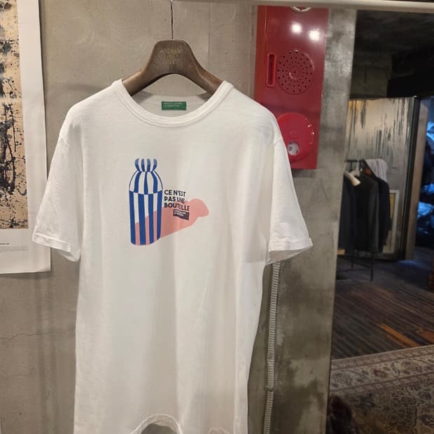 베네통 티셔츠