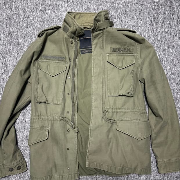 데우스 엑스 마키나 필드자켓