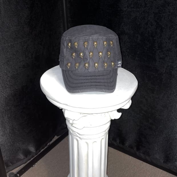 J.CAP&CO Skull Stud Cap