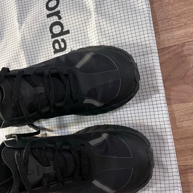 norda 001 블랙 트레일 러닝화