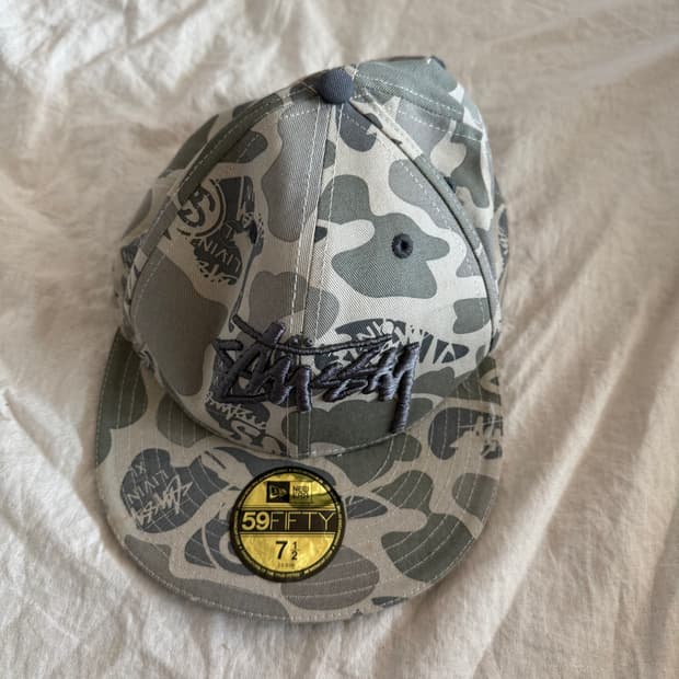스투시 x 뉴에라 카모 캡 
