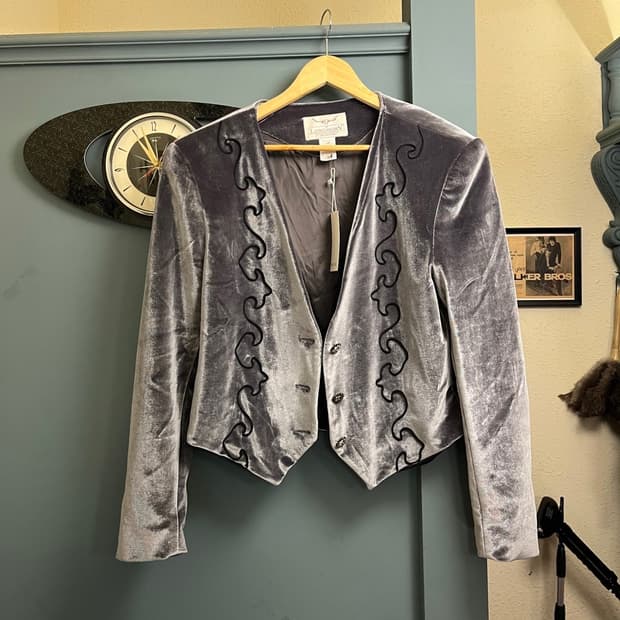 VELVET EMBROIDERED JACKET