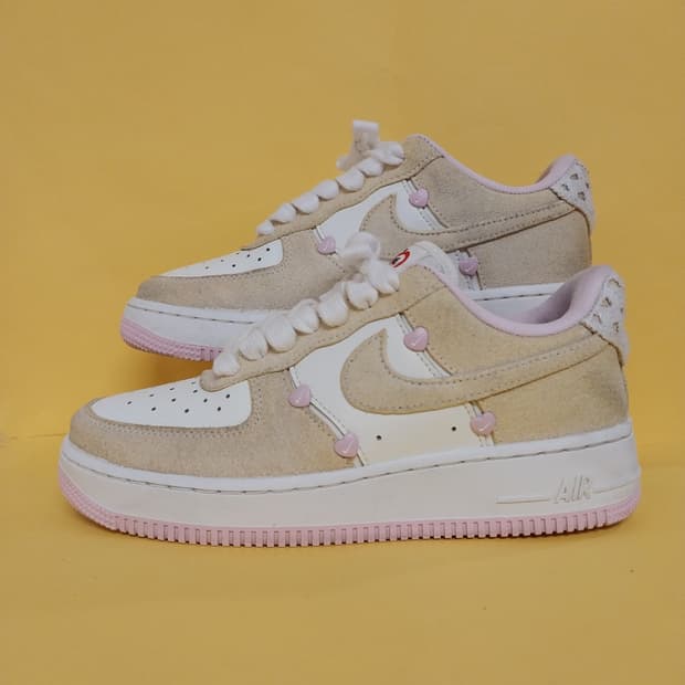 여성 나이키 에어포스1 발렌타인데이 핑크 폼 운동화 (245)