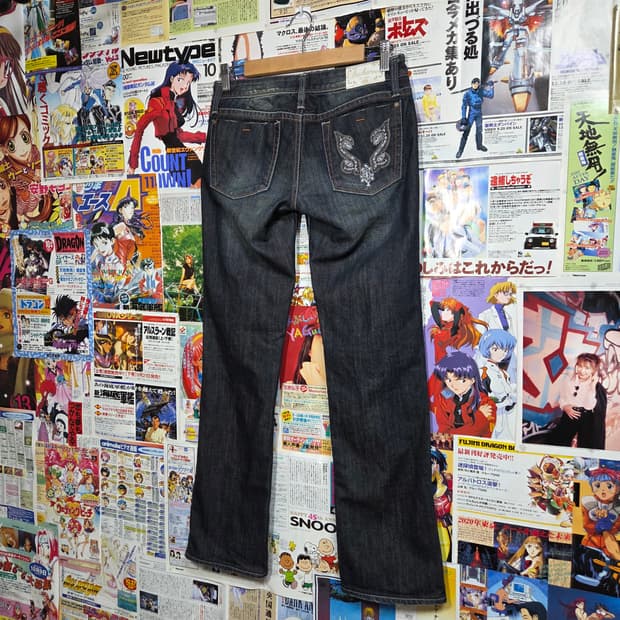 버커루 백포켓 자수 로우라이즈 세미 부츠컷 팬츠