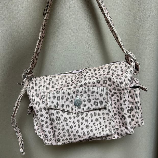 샤키리 레오파드 포켓백