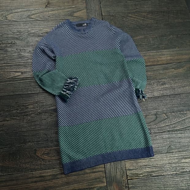 [러브 모스키노] 스트라이프 패턴 크루넥 오버핏 니트 원피스 P01439