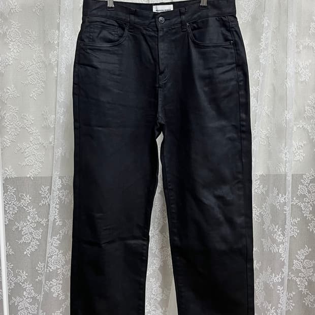 48) 메종미네드 백 지퍼 데님 트라우저 블랙