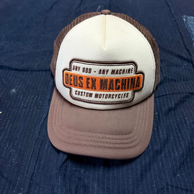 데우스 엑스 마키나 그립 테이프 트러커 브라운 OS