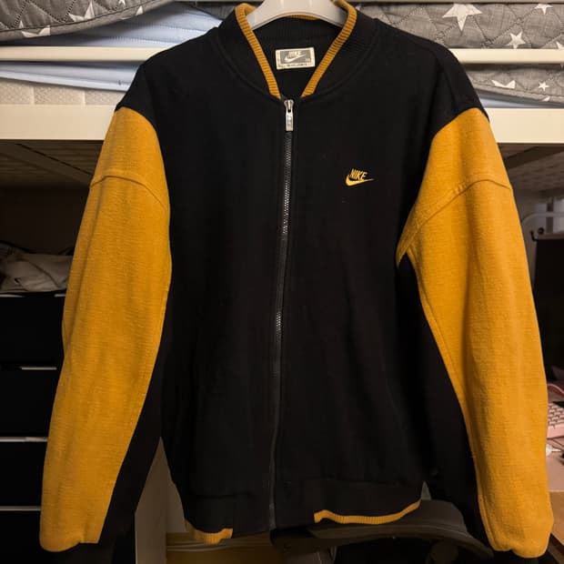 나이키 바시티자켓 삼나스포츠