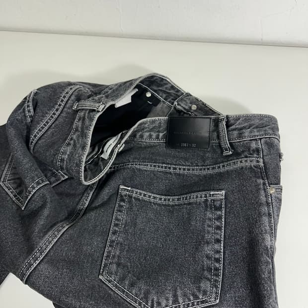 32 브랜디드 인스턴트데님 흑청 레귤러핏 데님팬츠