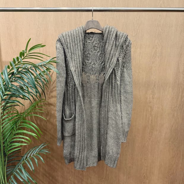 막스앤코 케이블 니트 오픈 롱 가디건 와이드 카울 후드 큐빅 장식 그레이
