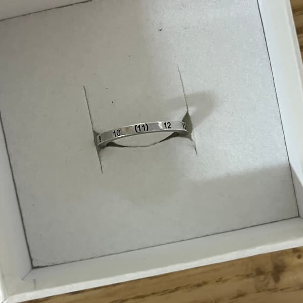 마르지엘라 넘버링 로고 12호