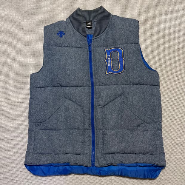 데상트 사이드로고 패딩조끼