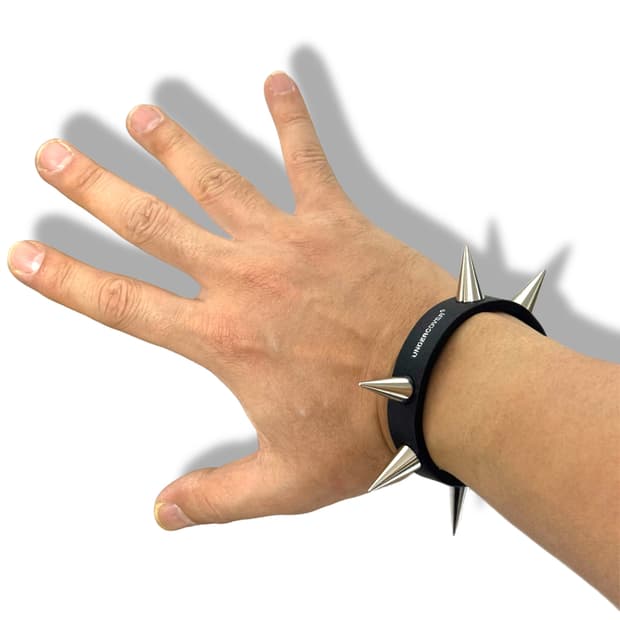 언더커버 25ss 메탈 스파이크 장식 카우하이레더 블라이슬릿