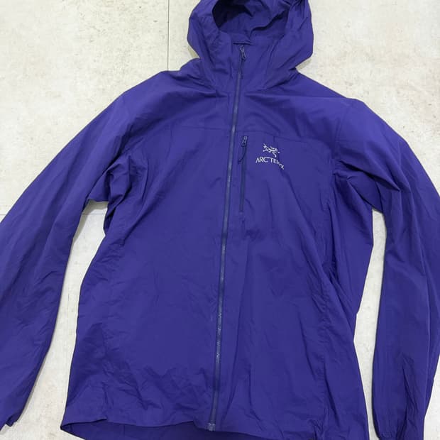 아크테릭스 스쿼미시 L 사이즈  상태 9.8/10  사진찍고 절대 안입습