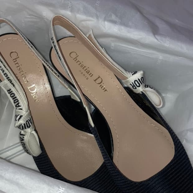 디올 자도르 링백 펌프스 판매합니다