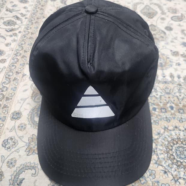 LEATA 리타 삼각 패턴 볼캡