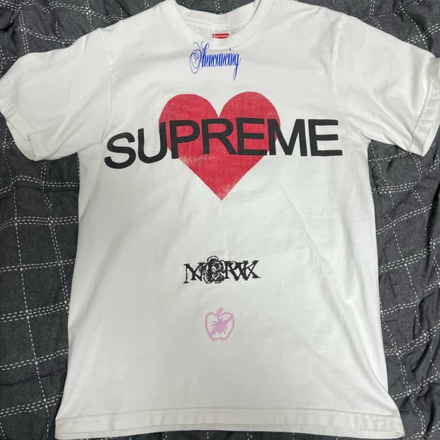 슈프림 어나운싱 화이트