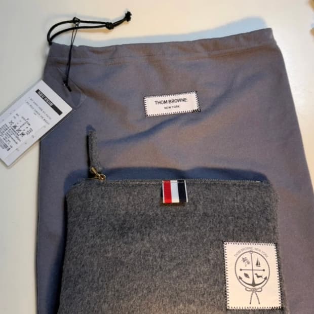 톰브라운 한정판 [새상품. 정품] 성수 한정판 가방 클러치 파우치