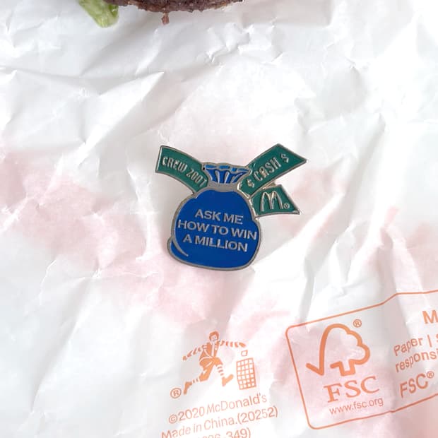 맥도날드 빈티지 크루 핀뱃지 라펠핀 ‘Crew Cash’